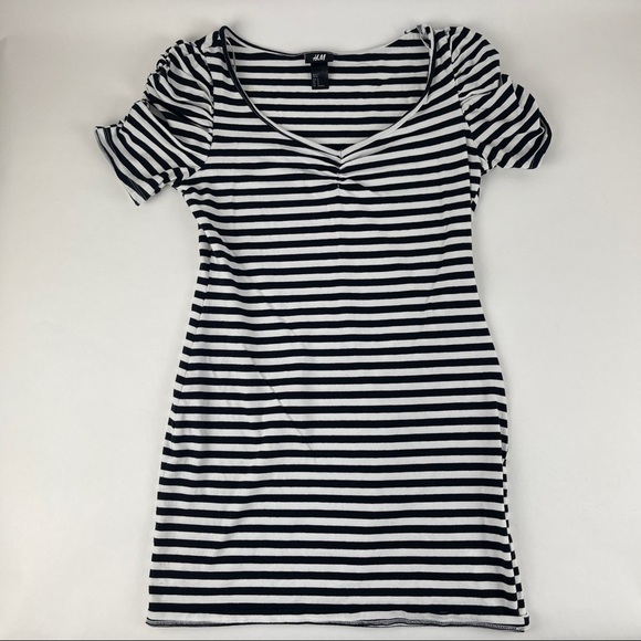 H&M Dress Womens Medium Blue White Striped Round Neck Scrunched Sleeve - Picture 1 of 8